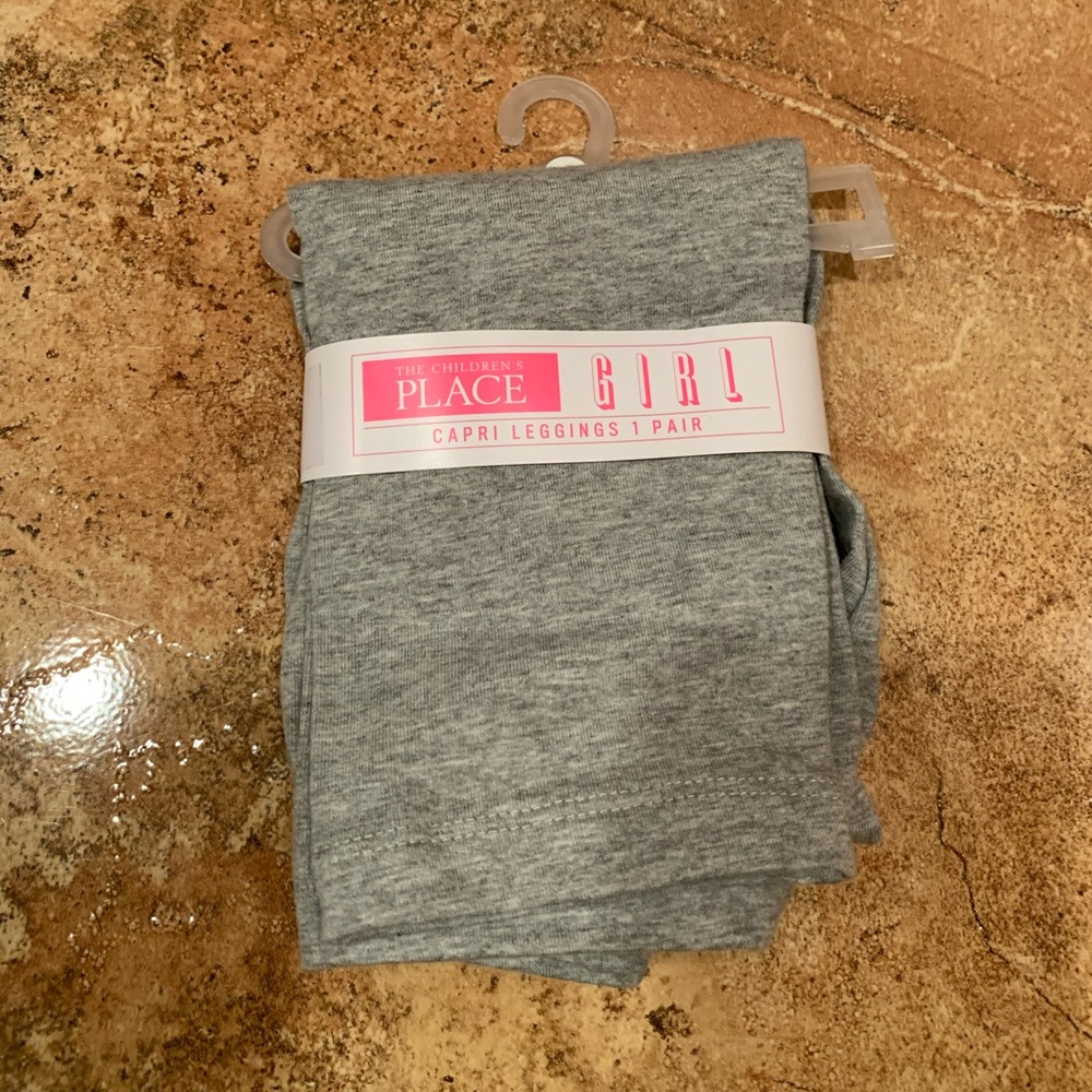 Girls capri leggings, new! Size L